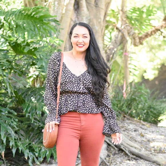 Black Microfloral Cropped Blouse - Picture 3 of 4